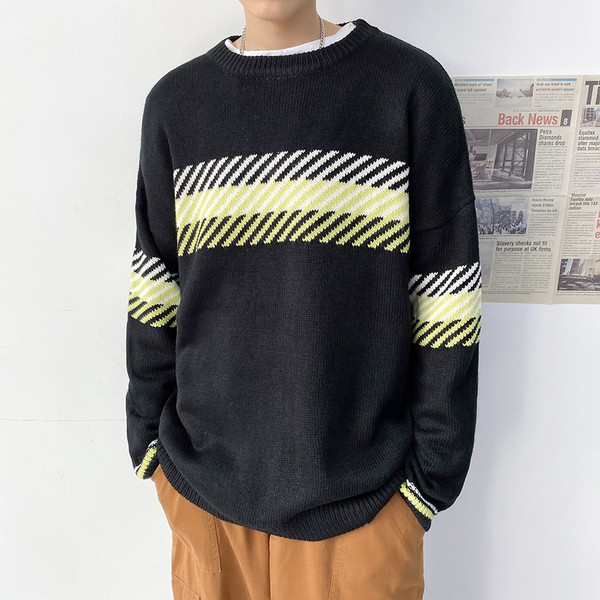 Alkalmi férfi pulóver ovális nyakkivágással és hosszú ujjal