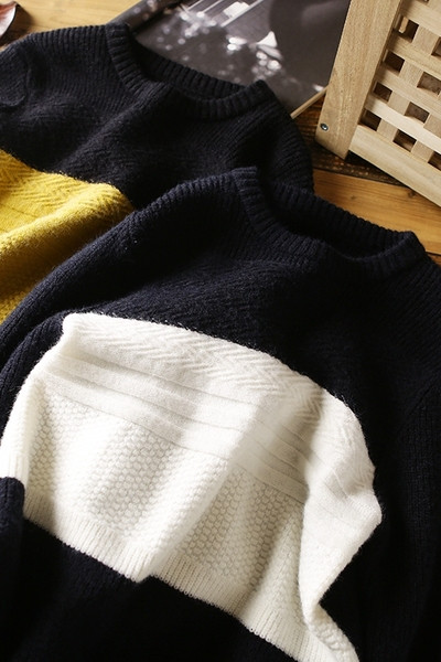 Férfi gyapjú pulóver ovális nyakkivágással