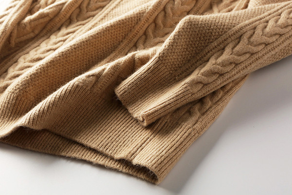 Ανδρικό μάλλινο πουλόβερ με σχέδιο και ψηλό γιακά