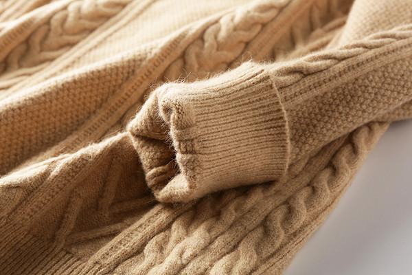 Ανδρικό μάλλινο πουλόβερ με σχέδιο και ψηλό γιακά