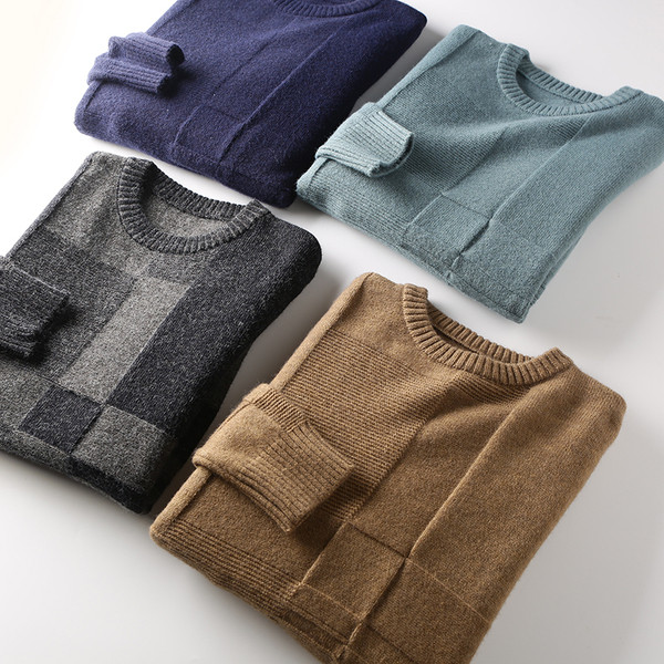 Muški pulover s ovalnim izrezom