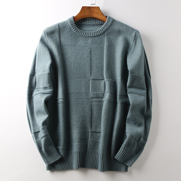 Muški pulover s ovalnim izrezom
