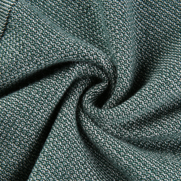 Vékony kötött férfi pulóver spitz nyakkivágással