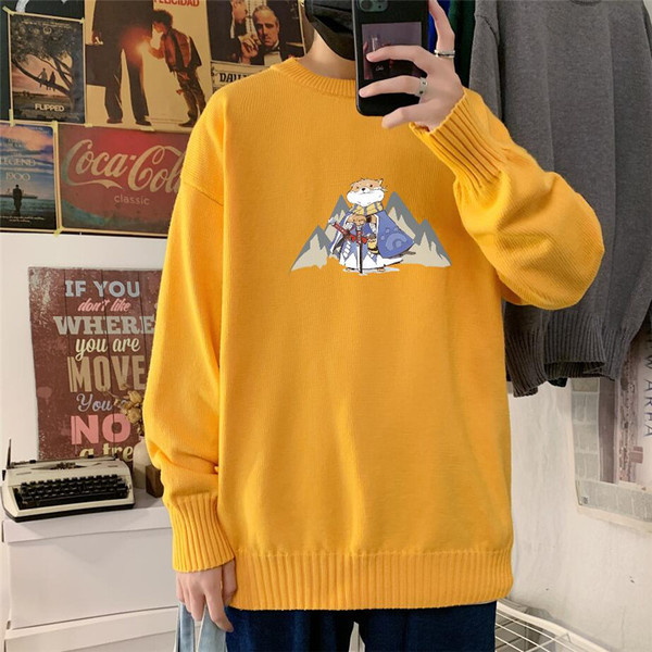 Férfi széles pulóver rátéttel és kerek nyakkivágással