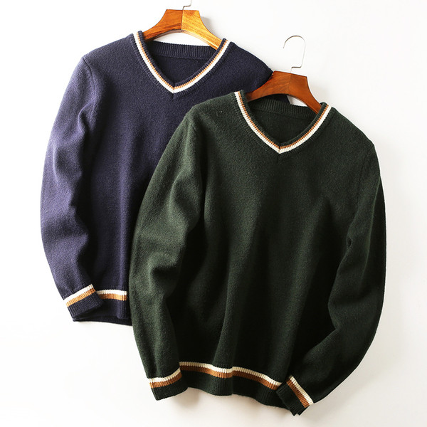 Ανδρικό πουλόβερ με ντεκολτέ