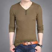 Testhezálló őszi férfi pulóver gombokkal