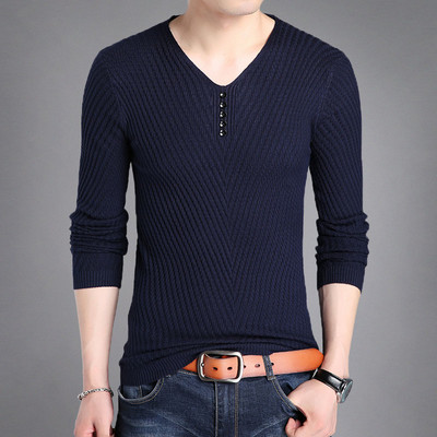 Testhezálló őszi férfi pulóver gombokkal