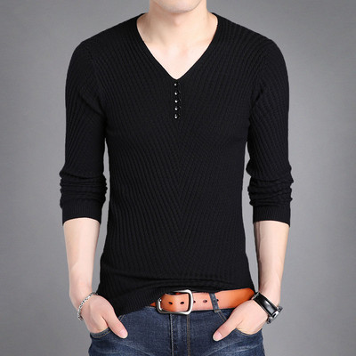 Testhezálló őszi férfi pulóver gombokkal