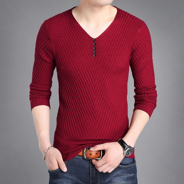 Testhezálló őszi férfi pulóver gombokkal