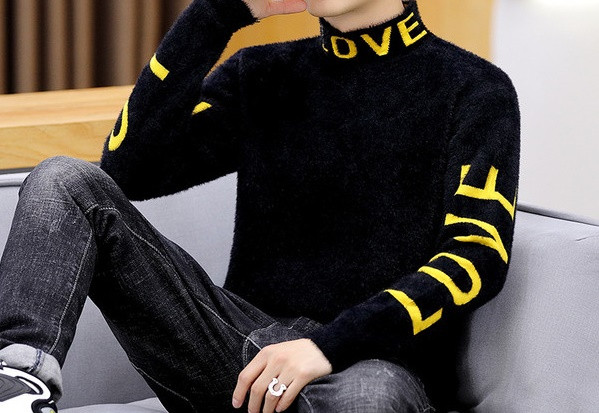 Férfi alkalmi pulóver felirattal illeszkedő modell