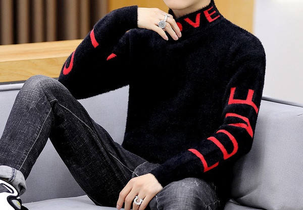 Férfi alkalmi pulóver felirattal illeszkedő modell