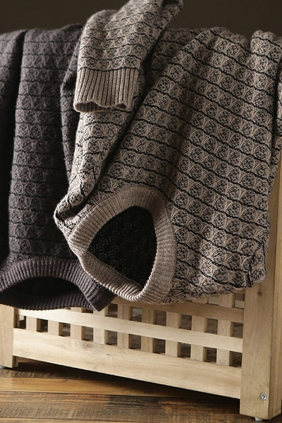 Kötött férfi pulóver ovális nyakkivágással