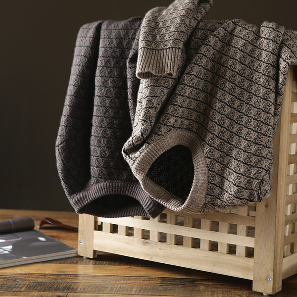 Kötött férfi pulóver ovális nyakkivágással