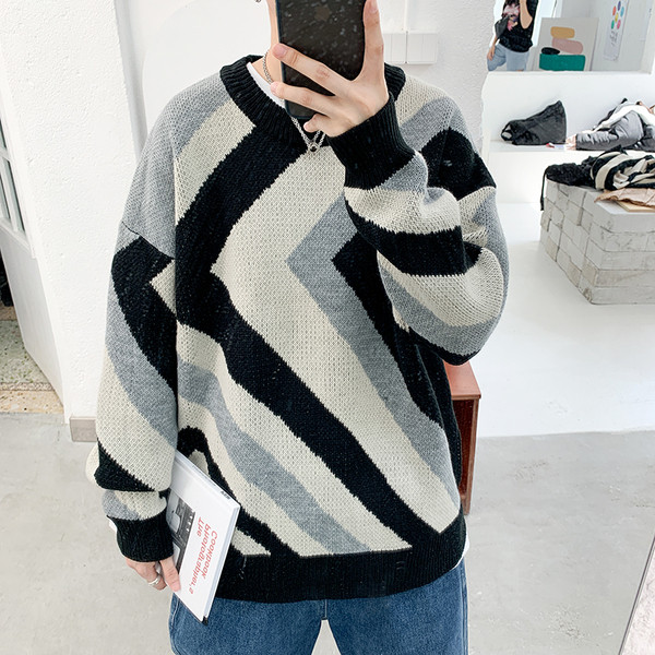 Színes férfi pulóver kerek nyakkivágással