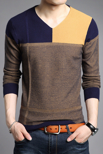 Őszi-téli pulóver spitz nyakkivágással, vékony kötésből