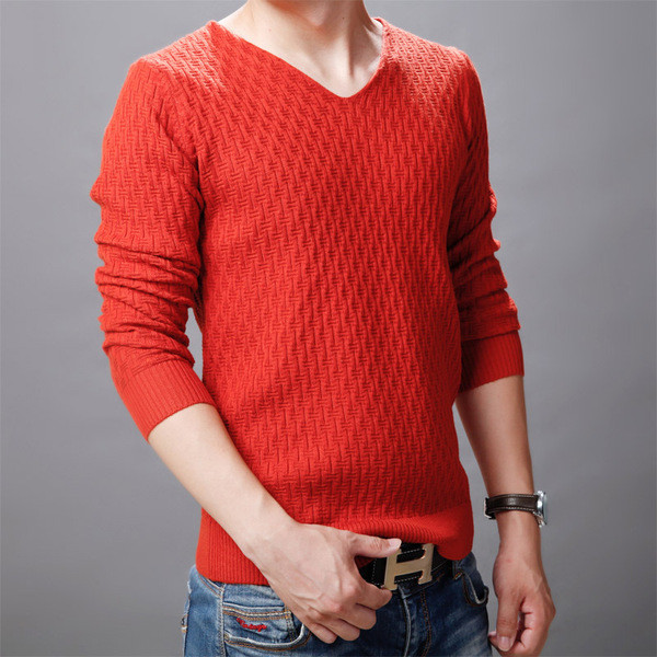 Férfi pulóver dombornyomott kötéssel és spitz nyakkivágással