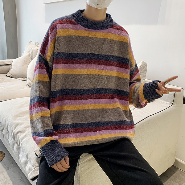 Színes férfi csíkos pulóver kerek nyakkivágással