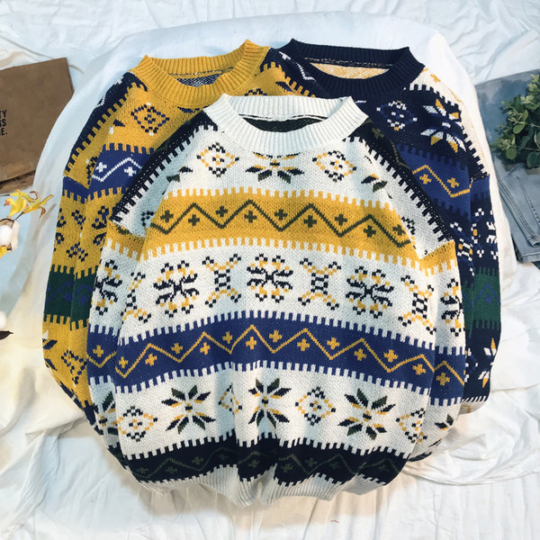 Színes férfi karácsonyi pulóver ovális nyakkivágással