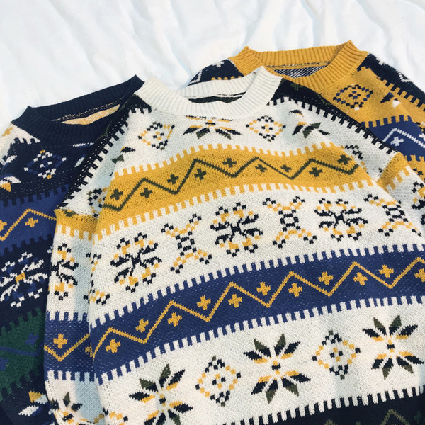 Színes férfi karácsonyi pulóver ovális nyakkivágással