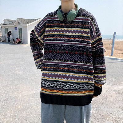 Széles férfi pulóver ovális nyakkivágással