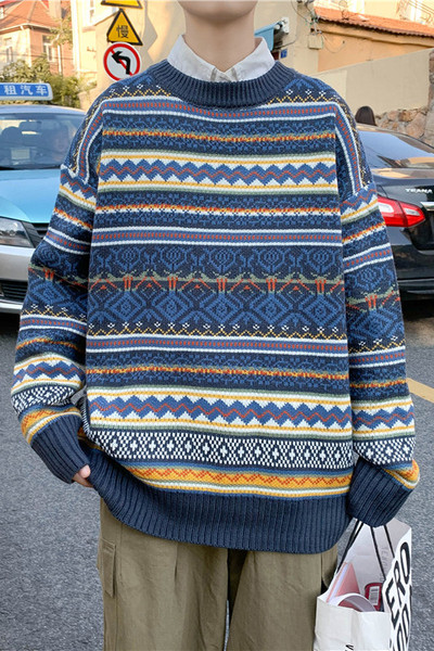 Széles férfi pulóver ovális nyakkivágással