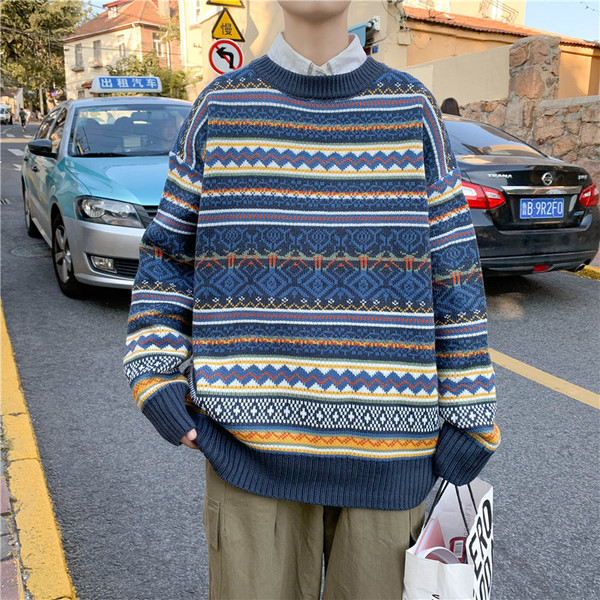 Széles férfi pulóver ovális nyakkivágással