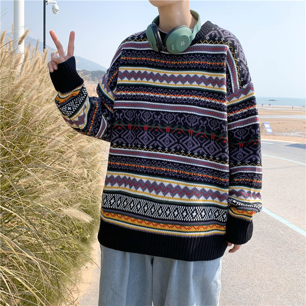 Széles férfi pulóver ovális nyakkivágással