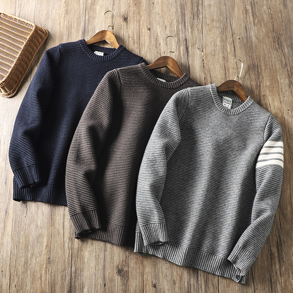 Férfi pulóver ovális nyakkivágással - alkalmi