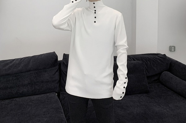 Férfi alkalmi pulóver gombokkal és magas pólógallérral