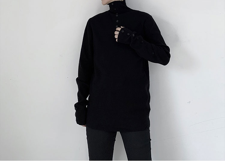 Férfi alkalmi pulóver gombokkal és magas pólógallérral