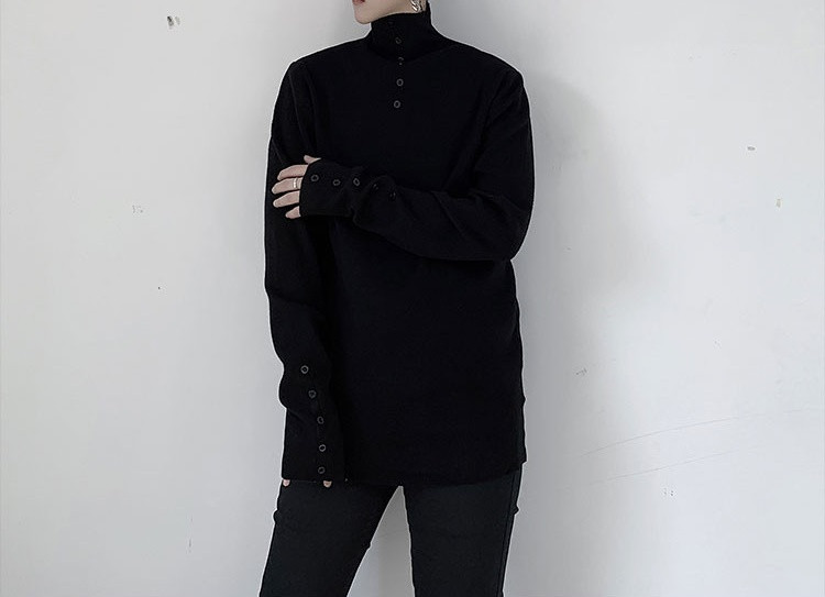 Férfi alkalmi pulóver gombokkal és magas pólógallérral