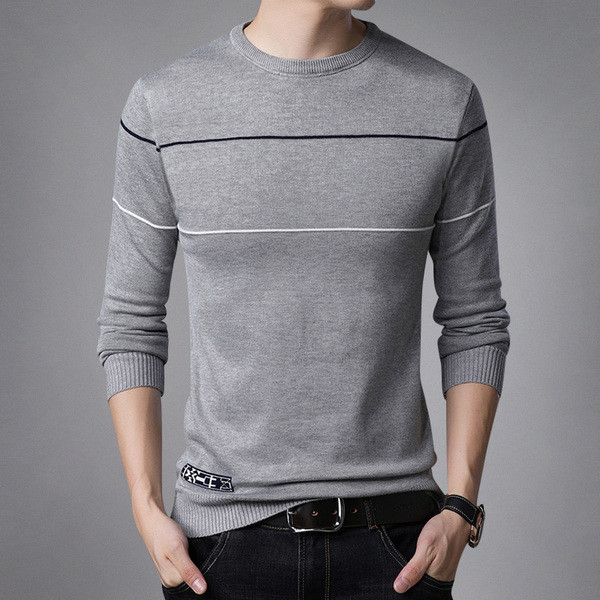 Testhezálló csíkos férfi pulóver ovális nyakkivágással