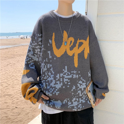 Ανδρικό φαρδύ πουλόβερ με επιγραφές και στρογγυλή λαιμόκοψη