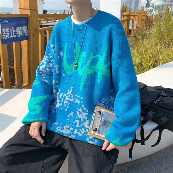 Ανδρικό φαρδύ πουλόβερ με επιγραφές και στρογγυλή λαιμόκοψη