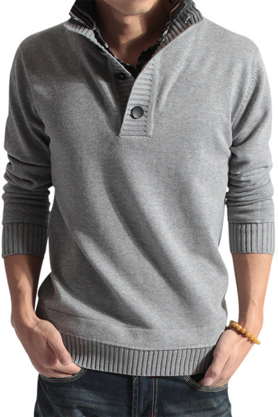 Őszi férfi pulóver V-nyakkal és gombokkal