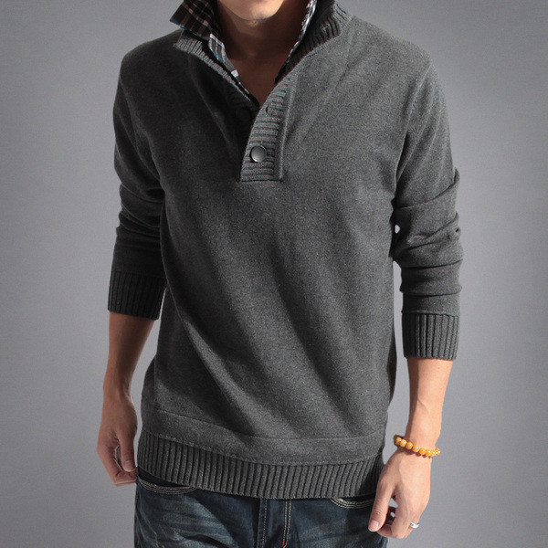 Őszi férfi pulóver V-nyakkal és gombokkal