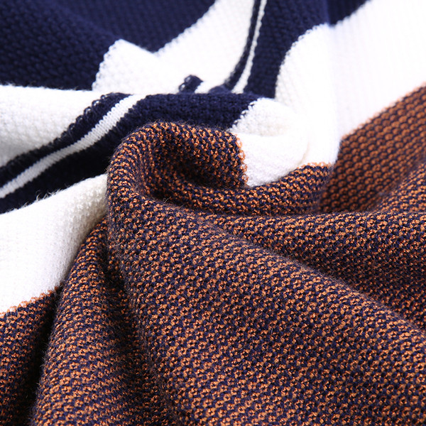 Νέο μοντέλο λεπτό ριγέ φθινοπωρινό πουλόβερ με οβάλ ντεκολτέ