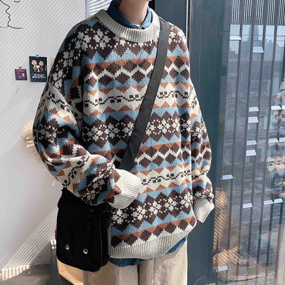 Ανδρικό φαρδύ πουλόβερ με μοτίβο και οβάλ ντεκολτέ