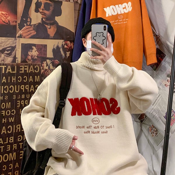 Ανδρικό πουλόβερ casual με ψηλό κολάρο και επιγραφή