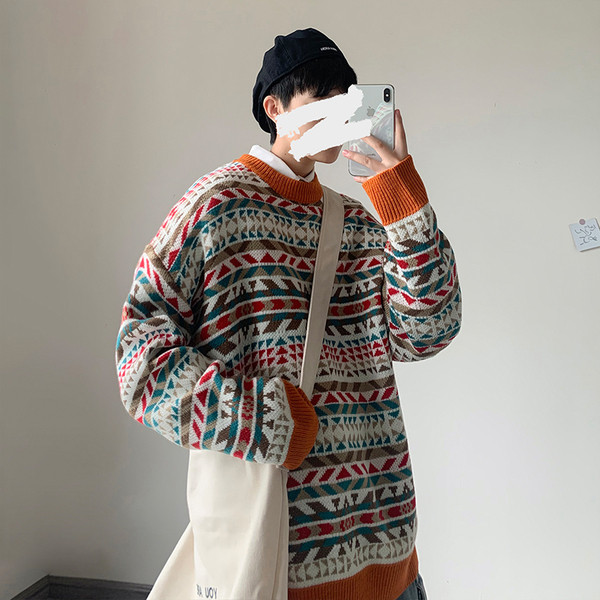 Színes férfi pulóver ovális nyakkivágással - ingyenes modell