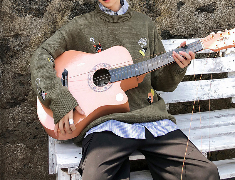 Φαρδύ ανδρικό πουλόβερ  με κεντήματα