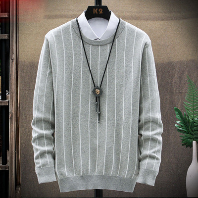 Csíkos pulóver ovális nyakkivágással