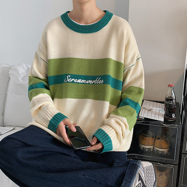 Ingyenes modell férfi pulóver felirattal