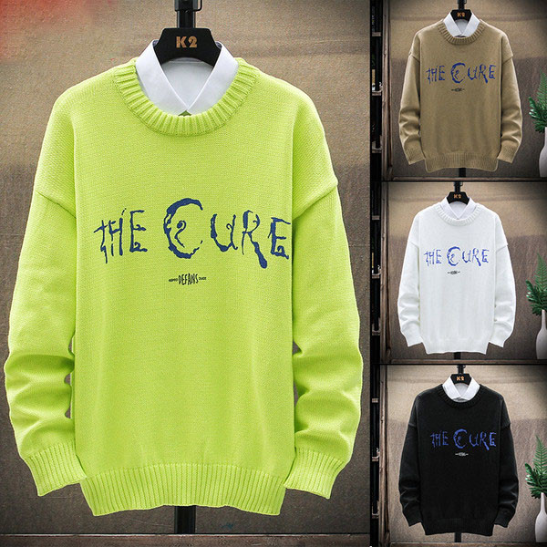 Modern férfi pulóver felirattal, kerek nyakkivágással