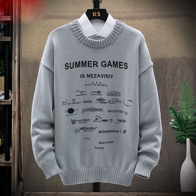 Modern férfi pulóver feliratokkal és ovális nyakkivágással