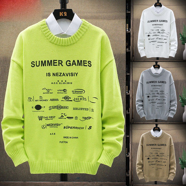 Modern férfi pulóver feliratokkal és ovális nyakkivágással