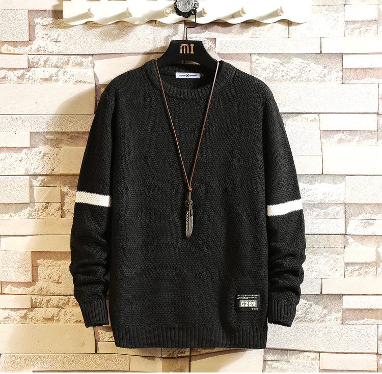 Vastag téli pulóver emblémával