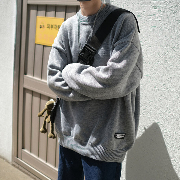 Muški džemper sa grbom i ovalnim izrezom