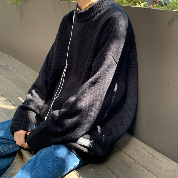 Széles modell férfi téli pulóver emblémával