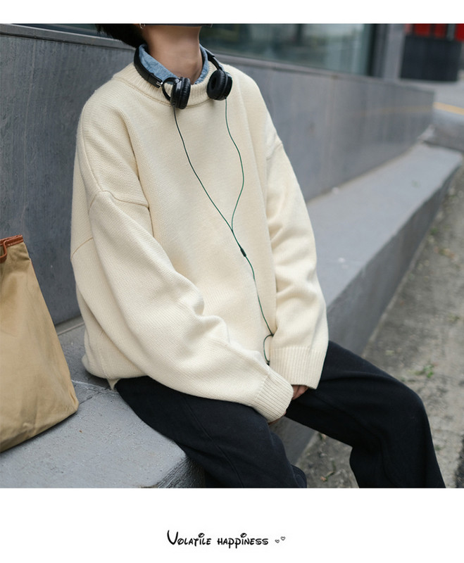 Széles modell férfi téli pulóver emblémával